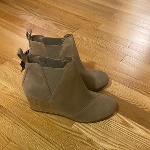 Perfect for the fall wedge!